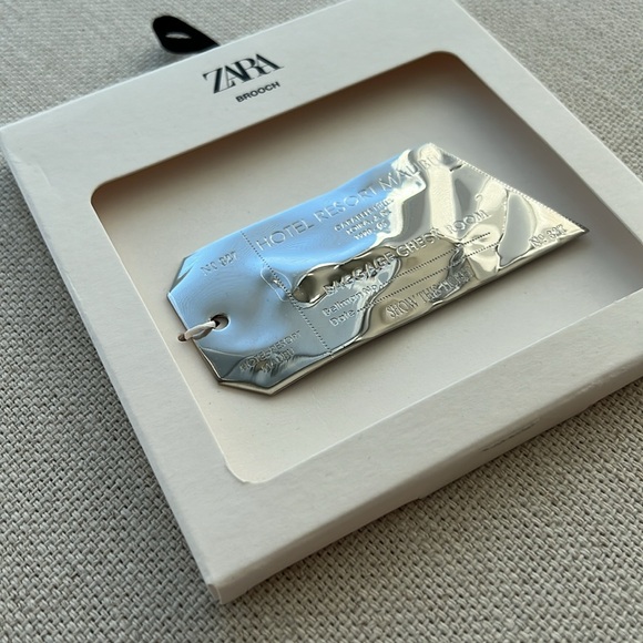 ZARA Plaque Hotel Resort Malibu Silver Brooch - Picture 8 of 8